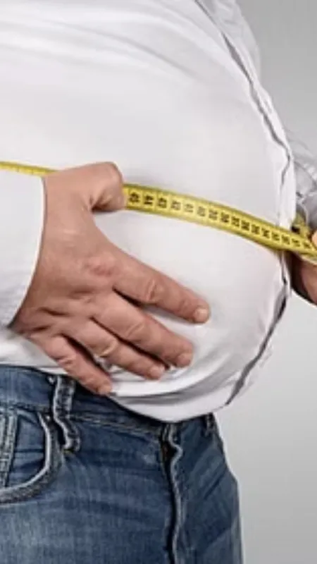 लटकती तोंद से छुटकारा पानी के लिए सुबह खाली पेट करें ये उपाय