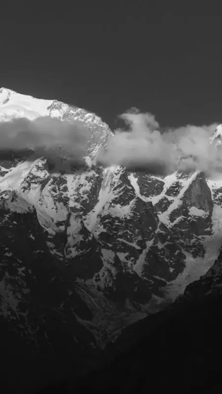 माउंट एवरेस्ट से भी छोटी चोटी है कैलाश, फिर क्यों चढ़ नहीं पाए लोग?