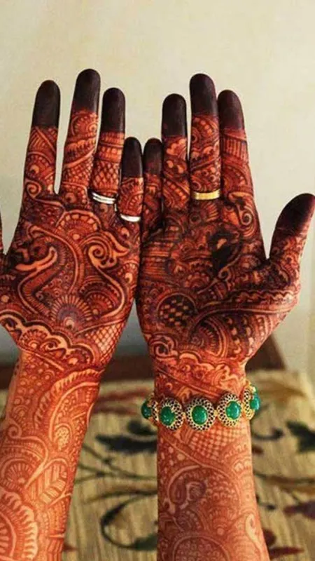 मेहंदी का डार्क हो जाएगा कलर, जब ये टिप्स आजमाएंगे होकर बेफिकर