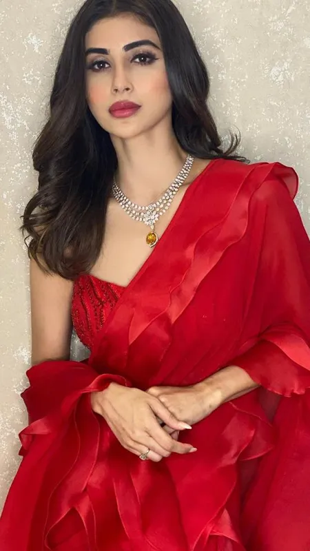 मौनी रॉय का Ethnic Outfit, कर गया फैंस के दिल को हिट