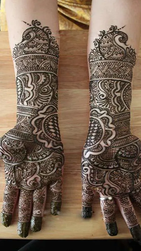 हरियाली तीज पर इन मेहंदी डिजाइन्स को ट्राई करने से कहीं चुंक न जाएं आप