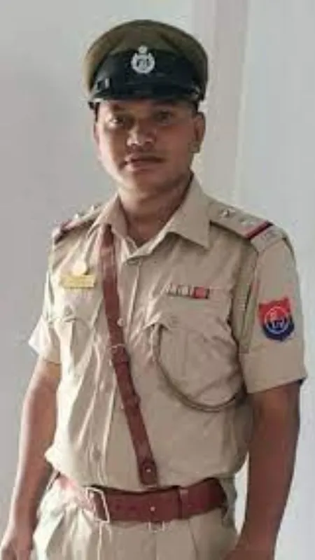 पुलिस लोगो में दोनों रंगों का क्या मतलब है, मिल गया है इसका जवाब