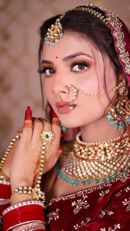 बारिश के मौसम में ऐसे करें मेकअप, कि हर कोई करें तारीफ