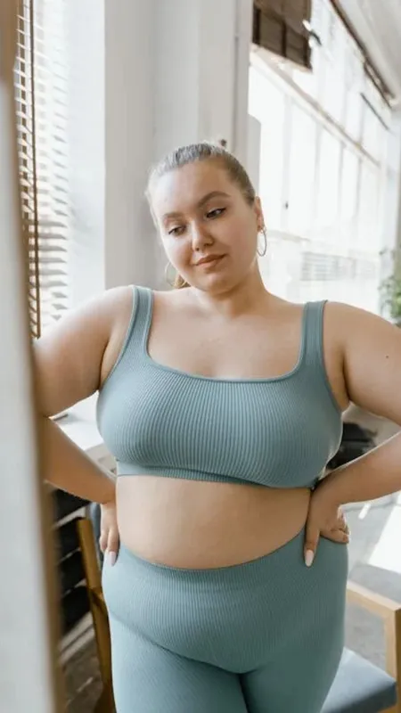 मोटापा सबसे पहले शरीर में कहां से शुरू होता है?