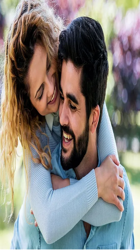 बॉयफ्रेंड गर्लफ्रेंड के झगड़े ने सोशल मीडिया पर मचाया घमासान