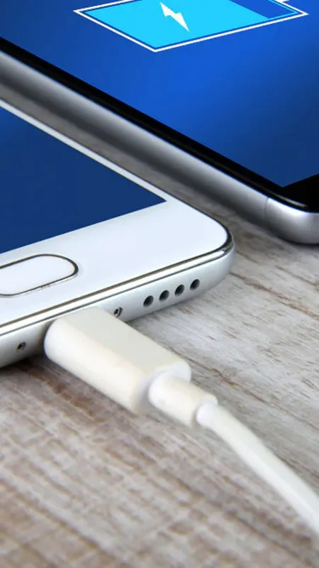 क्या फ़ोन को 100 प्रतिशत चार्ज करना चाहिए, जान लीजिए ये जवाब