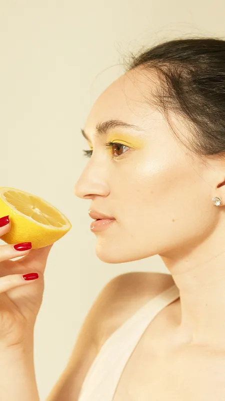 नींबू को चेहरे पर ऐसे लगाएं और दमकती खूबसूरत त्वचा पाएं