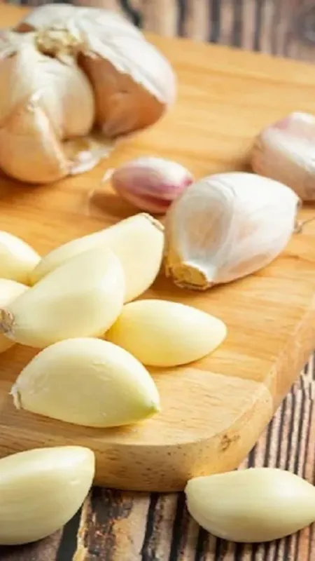 जानें हर रोज खाली पेट लहसुन क्यों खाते हैं लोग