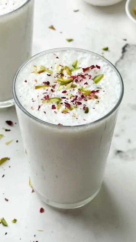 लस्सी सबसे बेहतर या छाछ यहां जानें
