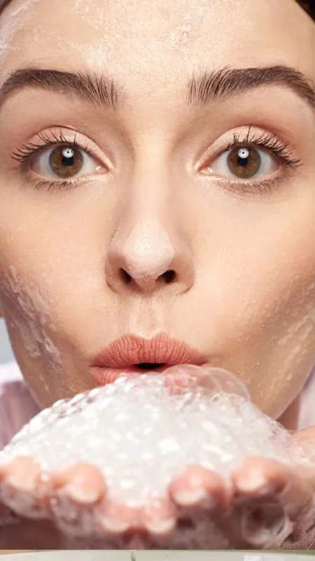 बारिश में पिंपल होंगे छूमंतर, जानिए  फेस वॉश करने की सही टेक्निक