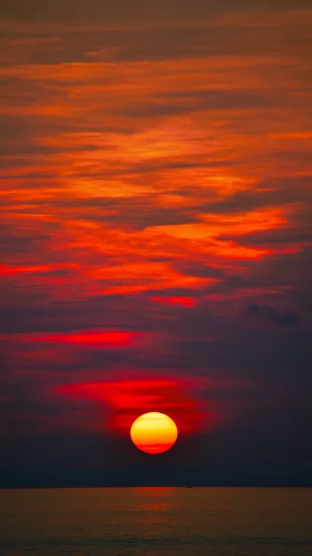 सूर्यास्त और सूर्योदय के समय सूर्य क्यों हो जाता है लाल