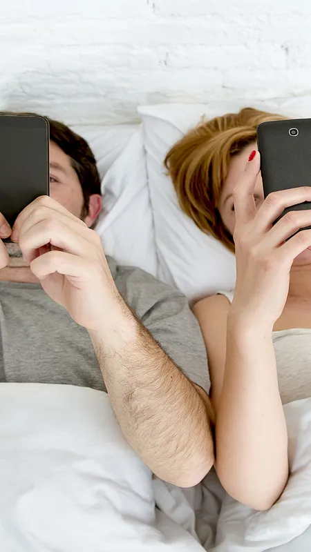 पार्टनर और आपके बीच होते झगड़े कहीं मोबाइल फोन की साजिश तो नहीं