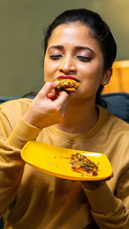 खाना खाने के बाद कभी ना करें ये गलतियां, हो जाएगी दिक्कत