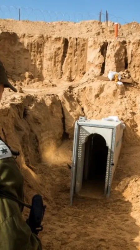 हमास ने गाजा के नीचे बनाई हैं लंबी सुरंगें, देखें तस्वीरें