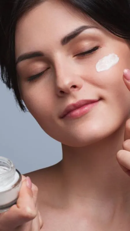 ग्लोइंग स्किन के लिए अपनाएं ये टिप्स