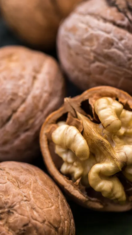 7 Amazing Benefits of Eating Walnuts on an Empty Stomach Every Morning