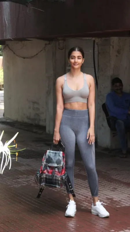 Pooja Hegde's HOT gym looks are to die for
