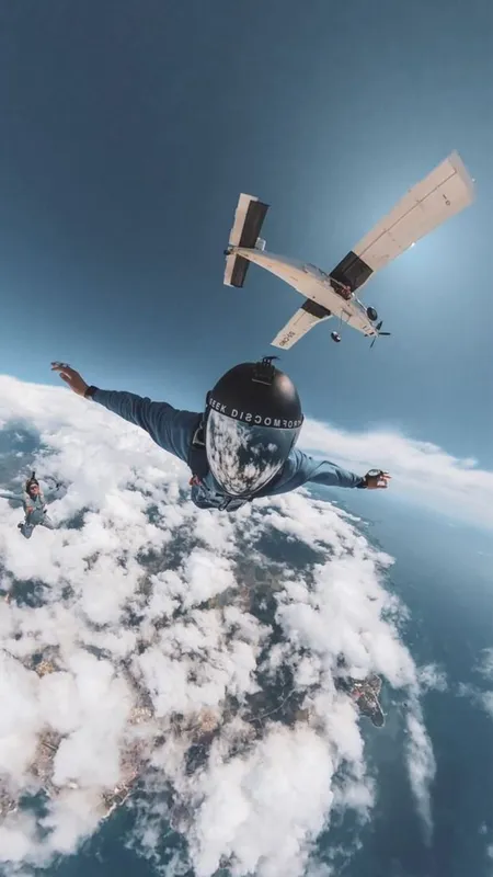 10 Exhilarating Skydiving Locations For Thrill-Seekers