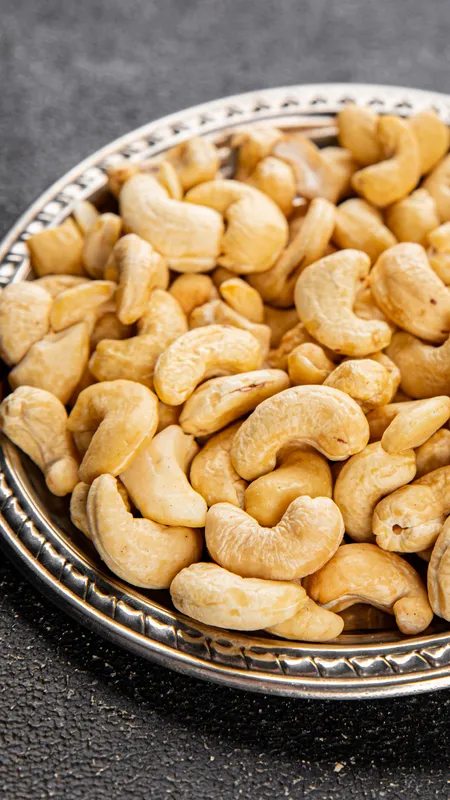 Roasted cashews