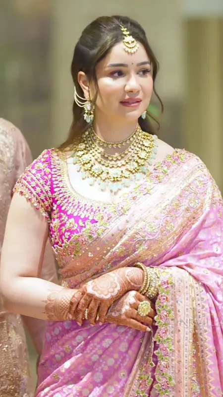 1 sara tendulkar look in brothers wedding