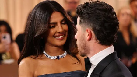 Priyanka Chopra Travels With Bodyguards (1)