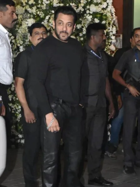 Salman Khan Birthday Bash: Shahrukh, Kartik Aryan, Pooja Hegde Arrived in the party
