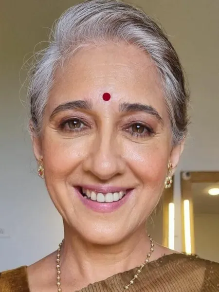 Aamir Khan's sister Nikhat Khan Stars as Shah Rukh Khan's Foster Mother in Pathaan