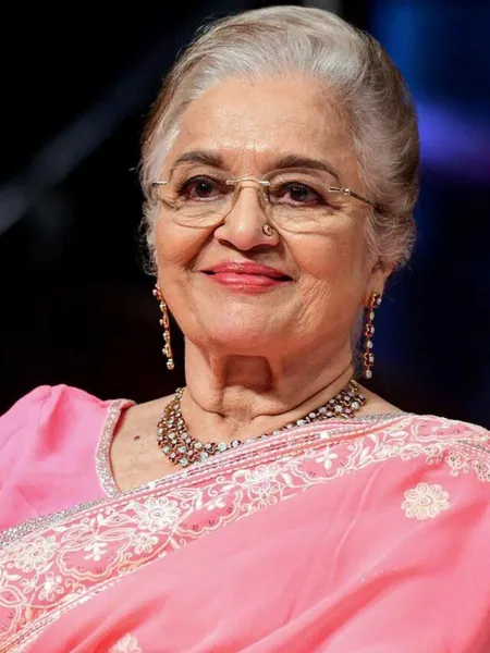 Asha Parekh Urges Removal of Controversial Song from Pathaan to Avoid Boycotts