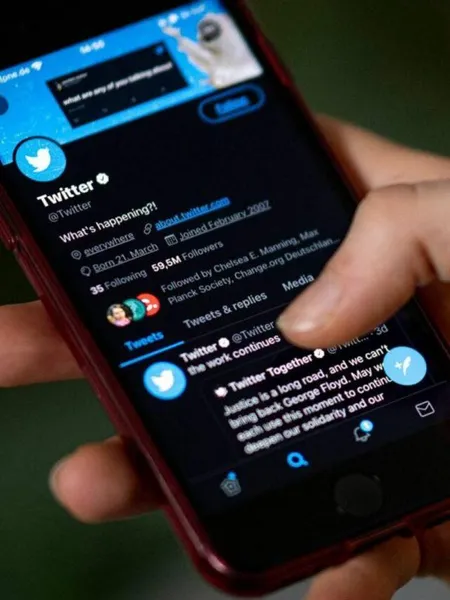 Twitter Reverses Ban on Political Ads