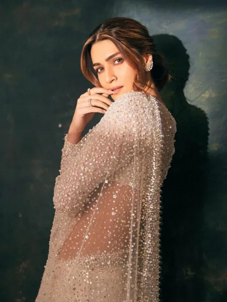 Kriti Sanon Stuns in a Black Coordinated Set for Awards Night