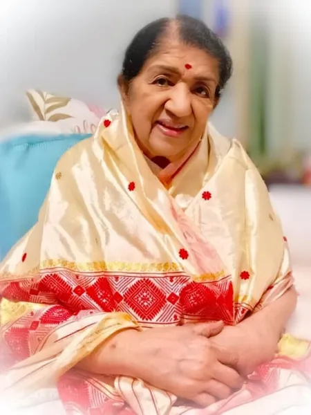 Remembering Lata Mangeshkar Tribute to Legendary Singer “Meri Awaaz Hi Pehechan Hai”