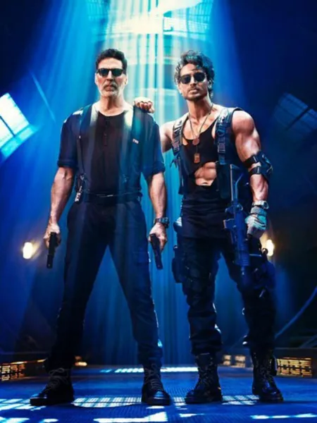 Akshay Kumar and Tiger Shroff Groove To Main Khiladi From Selfiee