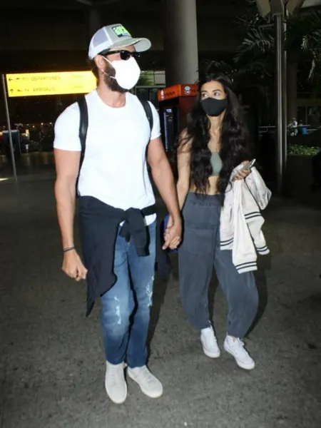 Hrithik Roshan and Saba Azad's sweet airport moment before he jetted off for work