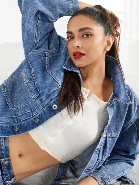 Deepika Padukone jets off to Los Angeles for the Oscars 2023 as a presenter