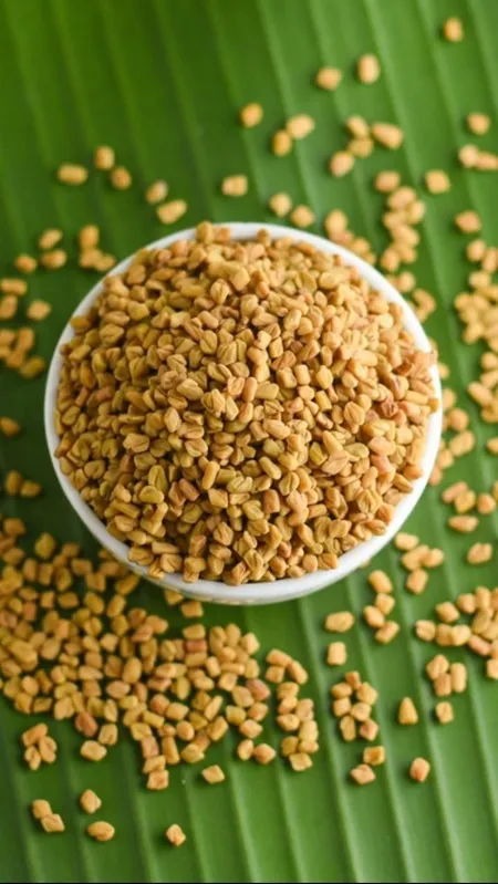 मेथी पानी से पाएँ निखरी और ग्लोइंग त्वचा