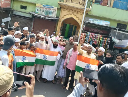 नमाजियों ने लगाए भारत माता की जय के नारे