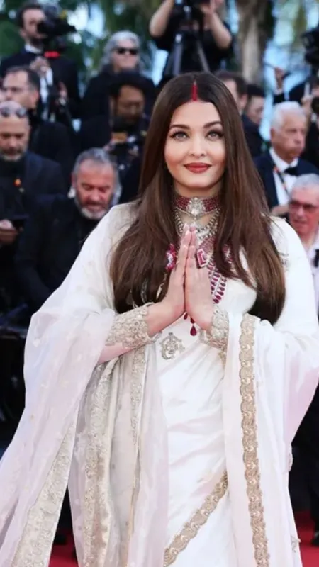 aishwarya rai bachchan cannes look