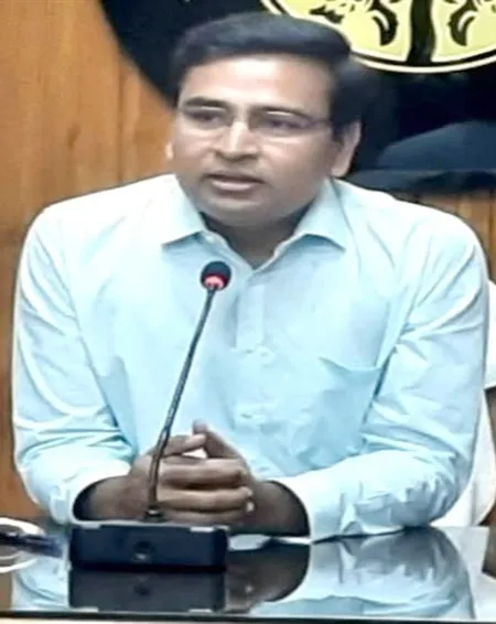 भूखे पेट सोने वाले किसान ने बेटे को कैसे बनाया IAS? | यंग भारत न्यूज