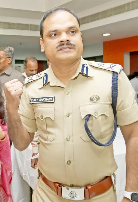 कौन हैं IPS विजय सखारे, जो दिल्ली ब्लास्ट की करेंगे जांच | यंग भारत न्यूज
