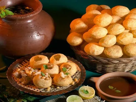 Panipuri, Golgappa, Puchka : इन मशहूर स्टॉल से ...