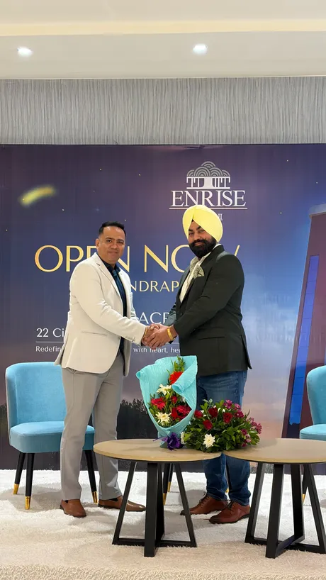 (L) Rajendra Joshi, Director of Operations, Sayaji Hotels Ltd with Rana Pal Singh, Owner, Enrise by Sayaji Chandrapur