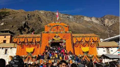 बद्रीनाथ मंदिर के कपाट खुलने की तारीख आई सामने, इस दिन से शुरू होगी चारधाम  यात्रा - Badrinath temple doors will open on 4 May Chardham Yatra will  start lclnt - AajTak