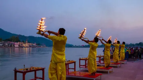 Ganga Aarti: विश्व प्रसिद्ध है इन पांच जगहों की गंगा आरती, जानिए कहां सबसे  पहले हुई थी शुरू