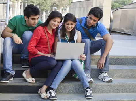 भारतीय छात्रों को नए 'ग्रेजुएट रूट' के साथ ब्रिटेन में 2 साल का वर्क वीज़ा  मिलेगा