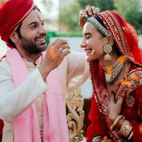 Rajkumar Rao-Patralekha Wedding: दुल्हन बनीं पत्रलेखा की मांग में राजकुमार  ने भरा सिंदूर, देखें शादी की पहली तस्वीर - Bollywood News AajTak