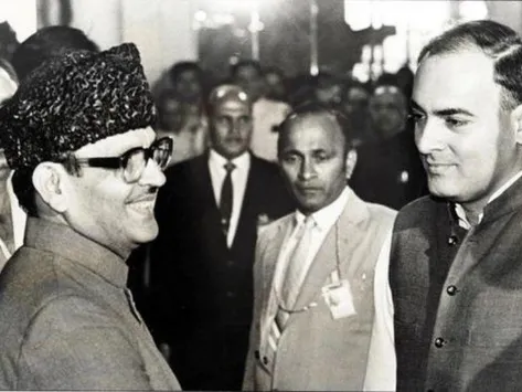 India 7th PM VP Singh Political Story Explained; Rajiv Gandhi Chandra  Shekhar | Janata Dal | एक मुड़ा कागज लहराकर राजीव गांधी की कुर्सी छीनी:  लालू के जरिए आडवाणी की रथयात्रा रुकवाई;