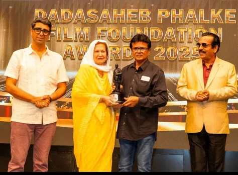 Madhur Bhushan ( legend Madhubala's sister) being honoured on stage