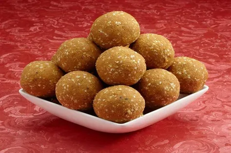 Panjiri Ladoo: सर्दी में बनाएं स्पेशल पंजीरी लड्डू, जानिए रेसिपी