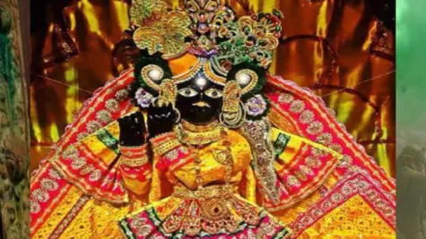 Banke Bihari Vrindavan: अनोखी है ठा. बांकेबिहारी मंदिर की ये परम्परा, इस  दिन नीम की पत्ती और मिश्री खाते हैं ठाकुरजी - Nav Samvatsar Banke Bihari  Priest Will Recite Sanatan New Year