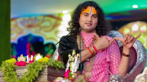 Guru Aniruddhacharya Ji Maharaj| Aniruddhacharya Ji Maharaj Family|  Aniruddhacharya Wife| News Track Hindi News | Latest Update Hindi Samachar  | Guru Aniruddhacharya Family: मिलिए बिस्कुट वाले अनिरुद्धाचार्य महाराज ...